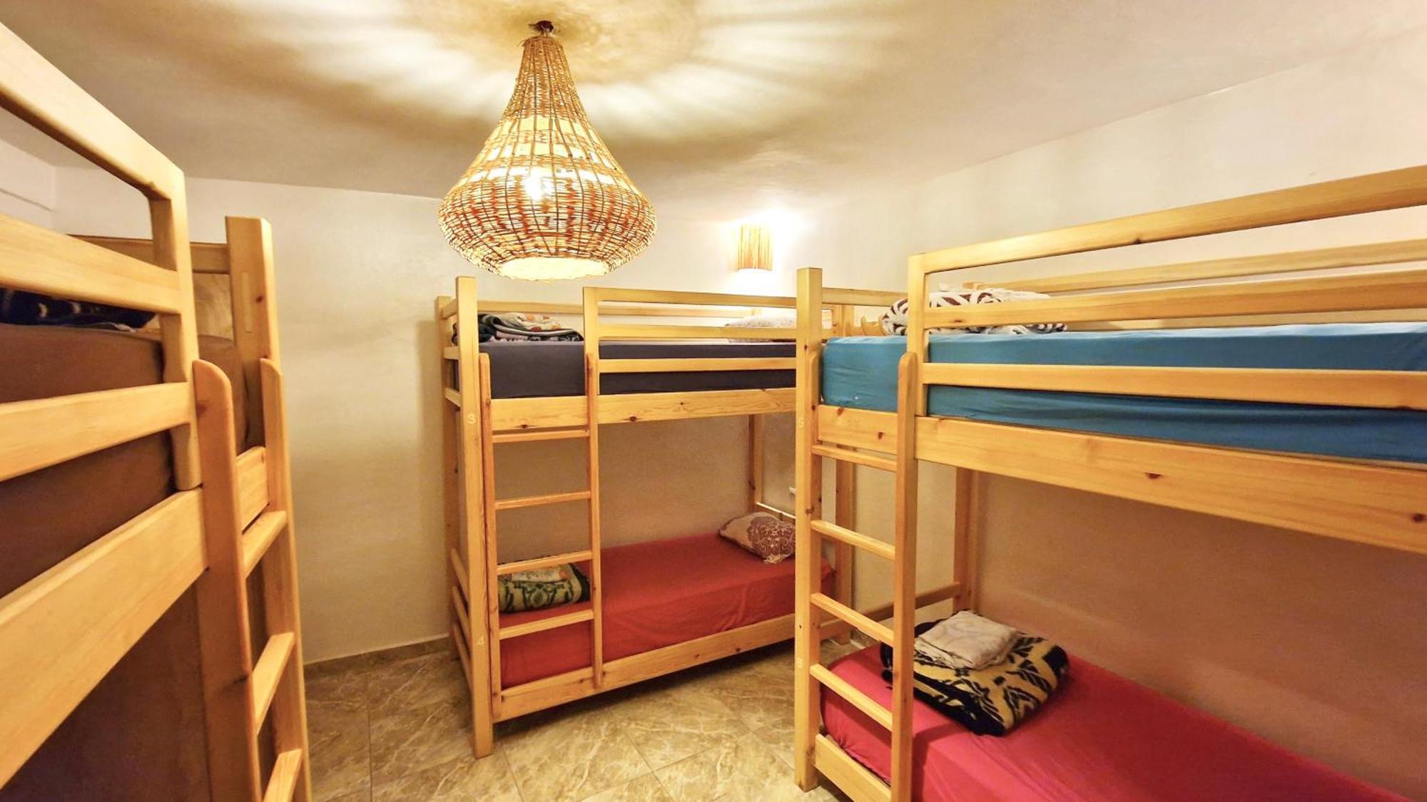 Kekai Surf House Hostel *